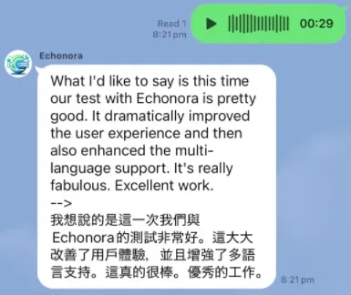 使用者對著手機錄製語音訊息